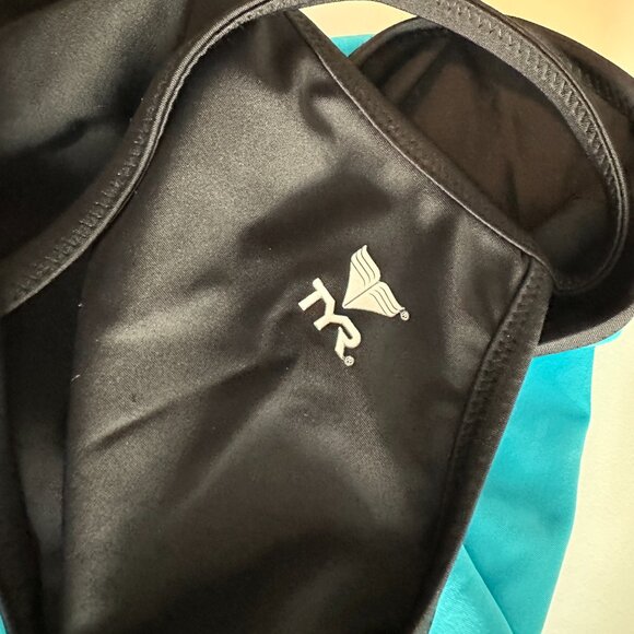 TYR | Women’s Solid Diamondfit Reversible One Piece Swimsuit | Blk, Blue… - Picture 11 of 11